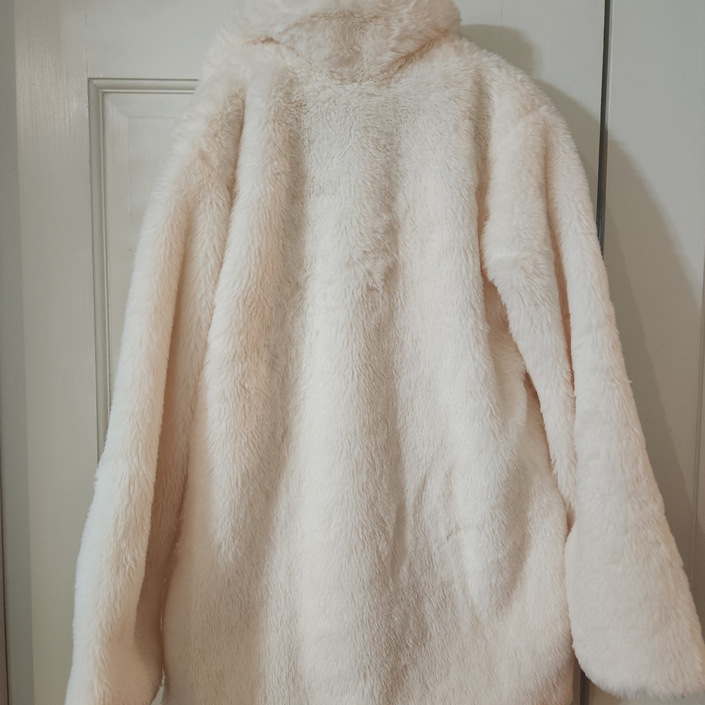 Childrens (Girls Size 10) Cream Faux Fur Coat - Picture 5 of 8